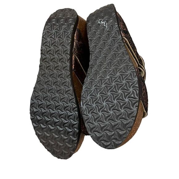 MukLuks Emery Wedge Platform Sandals Size 9 - Picture 7 of 7